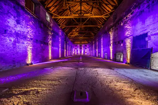 Lange historische Halle als offene Entwicklungsfläche